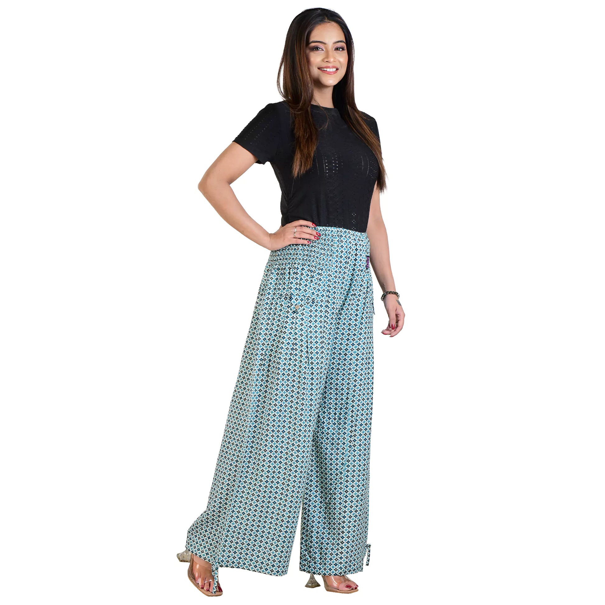 Bequeme Sommerhose für Damen aus Viskose mit türkis-grünem Ethno-Print und Seitentaschen