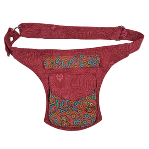 Gürteltasche, Bauchtasche aus Baumwollstoff mit Ornamenten und Schlangen Motive in Rot.