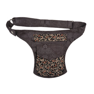 Gürteltasche, Bauchtasche aus Baumwollstoff mit Ornamenten und Blumenmuster in Pflaumefarben.