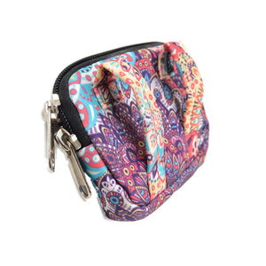 Kleine Beuteltasche aus Polyester-Stoff bunt mit Mandala-Print und zwei Gürtelschlaufen. Nijens Shop