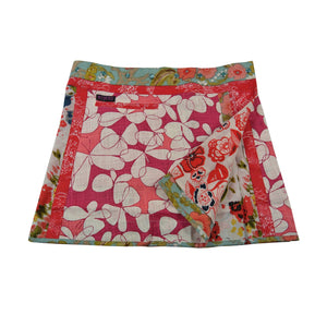 Wenderock, Wickelrock aus Baumwolle, Rosa/Rot, mit Schmetterlingen, Blumen und kleinem Einsteckfach vorne. Umfang ist einstellbar mit gläsernen Druckknöpfen am Rockbund.