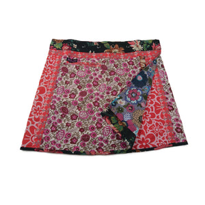 Wenderock, Wickelrock aus Baumwolle, Grau/Rot, mit Blumen, Muster und kleinem Einsteckfach vorne. Umfang ist einstellbar mit Druckknöpfen am Rockbund.