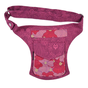 Hip Bag Fuchsia mit Blumen Motiven ideal zum Ausgehen