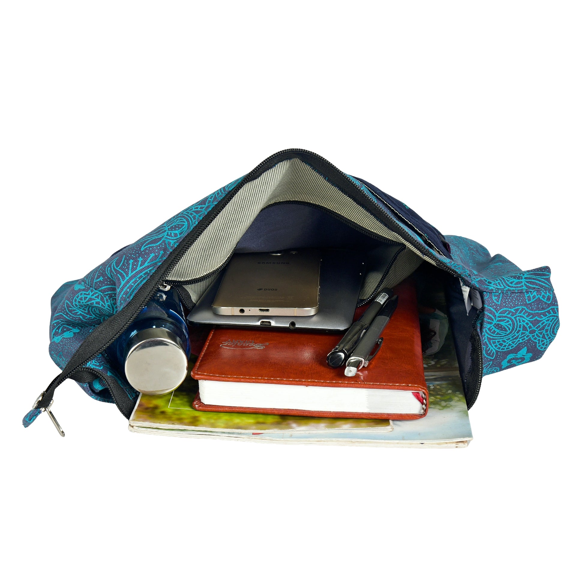 Geöffneter Nijens Big Shopper, gefüllt mit Wasserflasche, Büchern, Handy und Notizbuch, zeigt das große Hauptfach und die Organizer-Fächer.