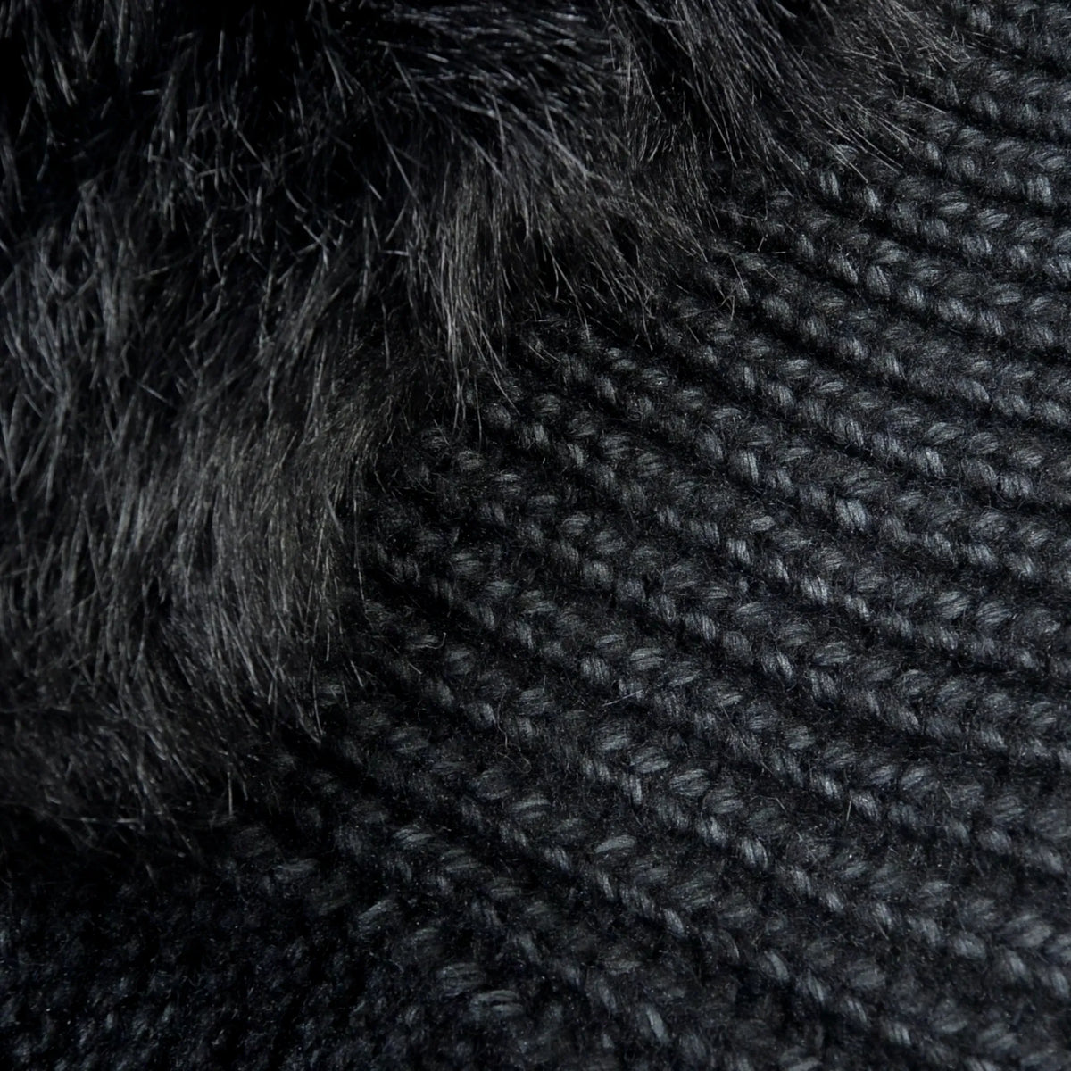Nijens Balaclava Damen schwarz – gestrickte Schlupfmütze mit verlängertem Halsbereich