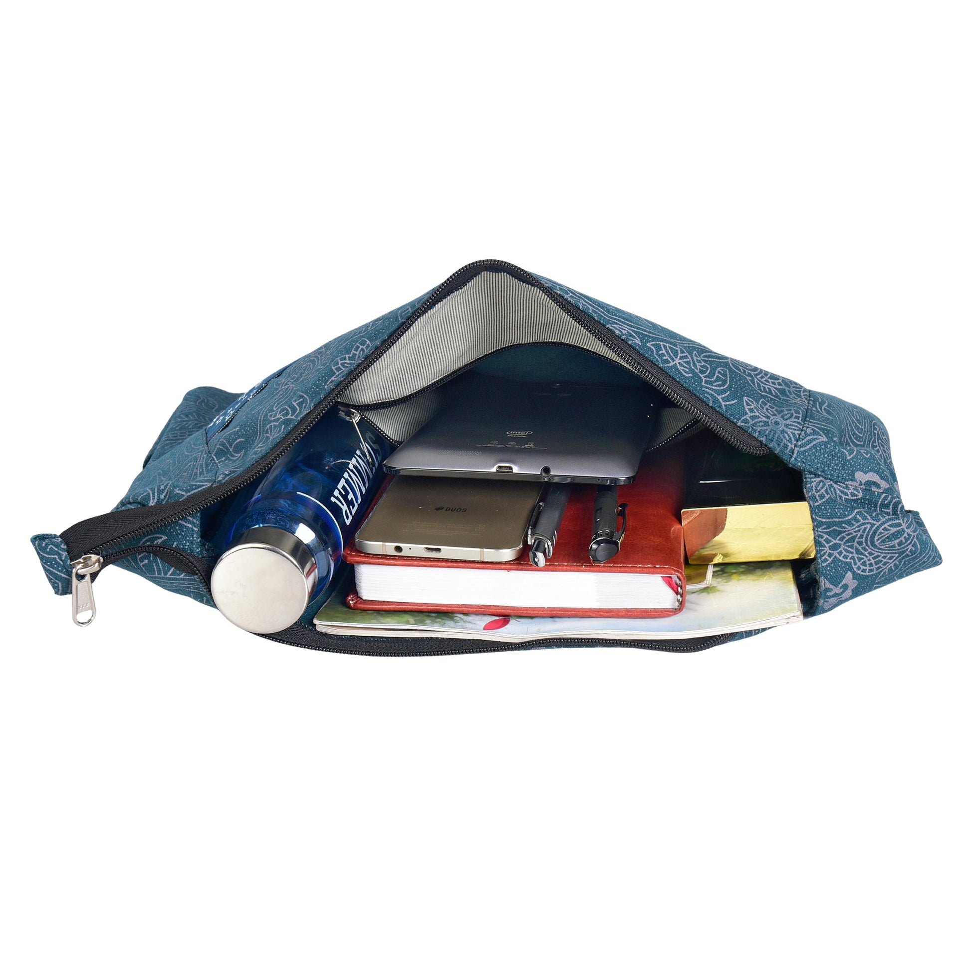 Geöffneter Nijens Big Shopper, gefüllt mit Wasserflasche, Handy und Notizbuch, zeigt das große Hauptfach und die Organizer-Fächer.