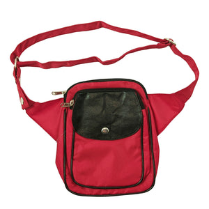 Gassi-Tasche Freiburg von Nijens in Rot mit schwarzer Rexine-Klappe und Druckknopf – robuste, wasserabweisende Bauchtasche für Hundespaziergänge.