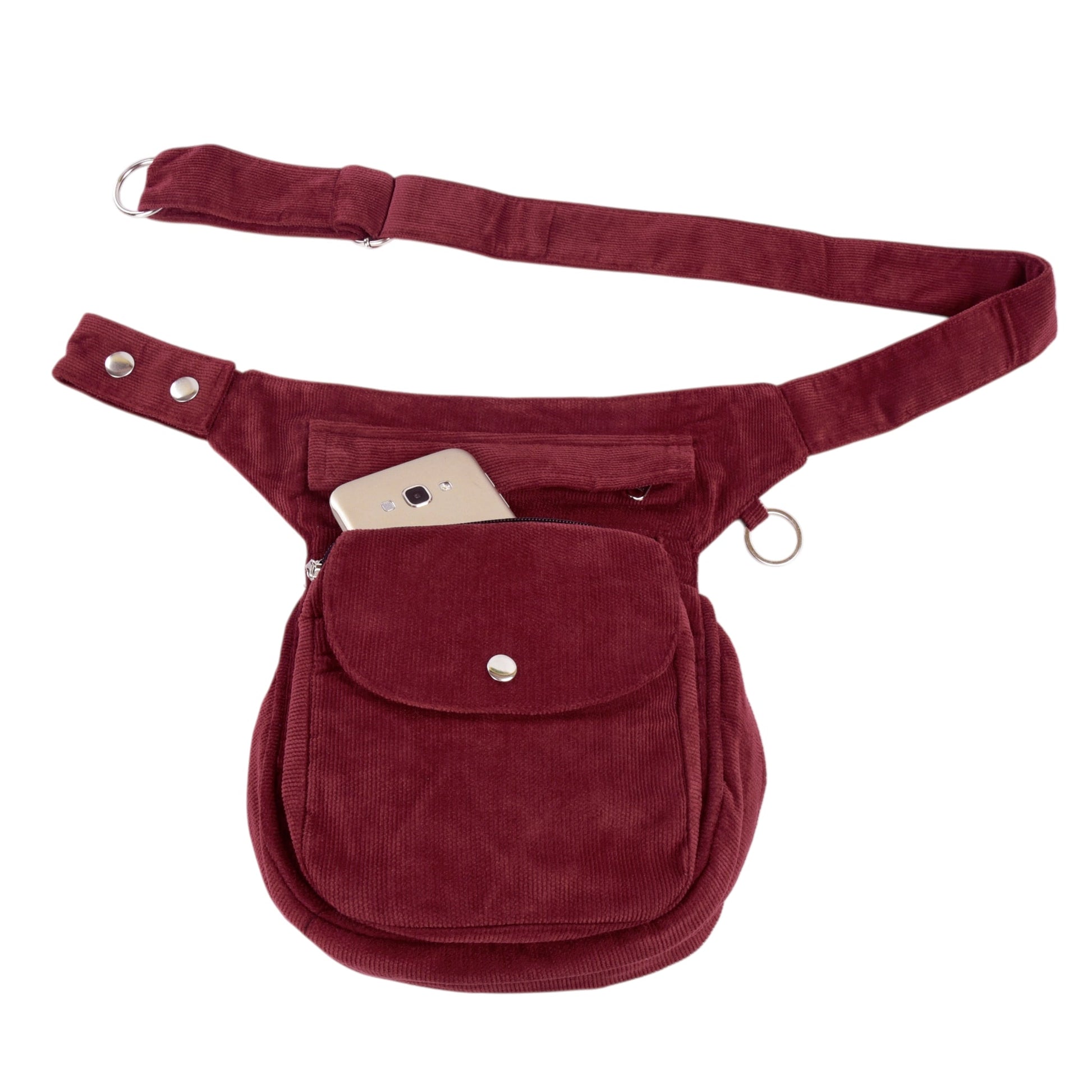 Gassitasche aus Bordeaux-Cord mit Smartphone im oberen Fach – ideal für unterwegs mit Hund.