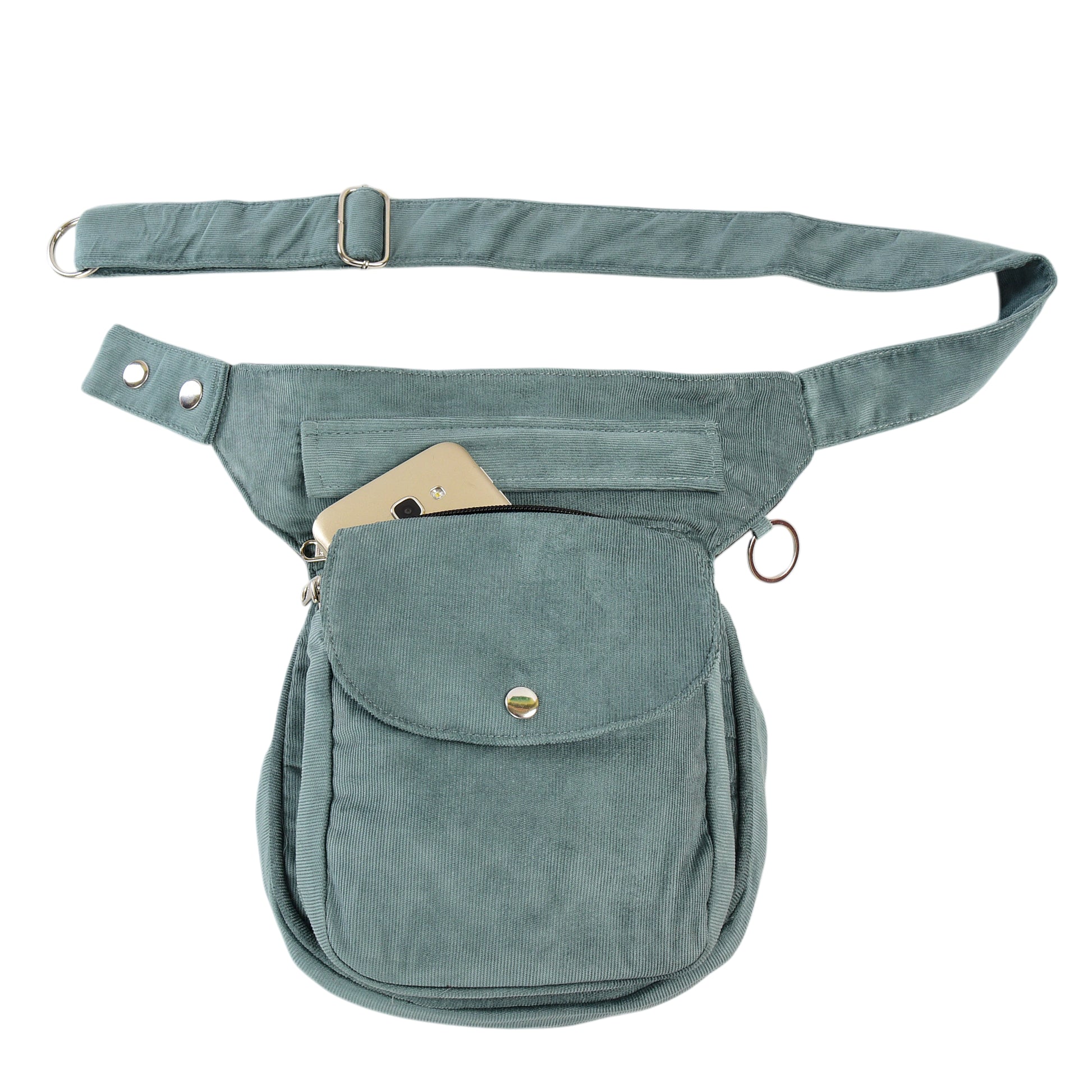 Vorderseite der Cord-Gassi-Tasche in sanftem Salbeigrün – stilvoll & praktisch mit Smartphone und Reißverschlussfächern.