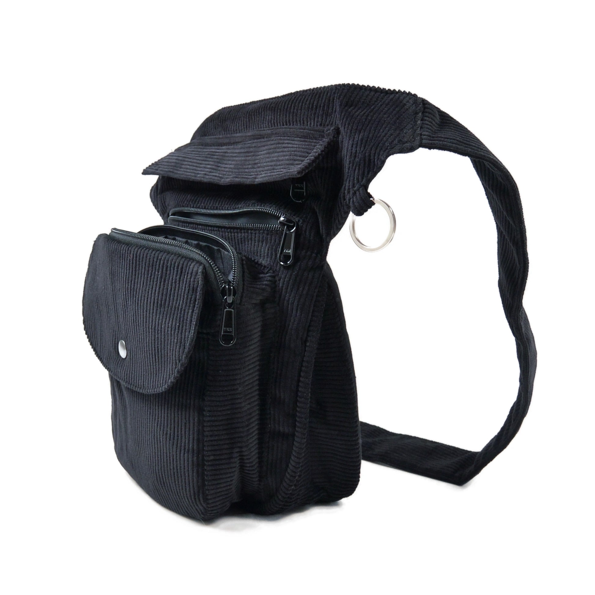 Gürteltasche, Gassi-Tasche aus Cord Charcoal. Seitenansicht. Diese Tasche verfügt über einen Leckerli Fach mit wasserabweisenden und waschbarem Innenfutter.