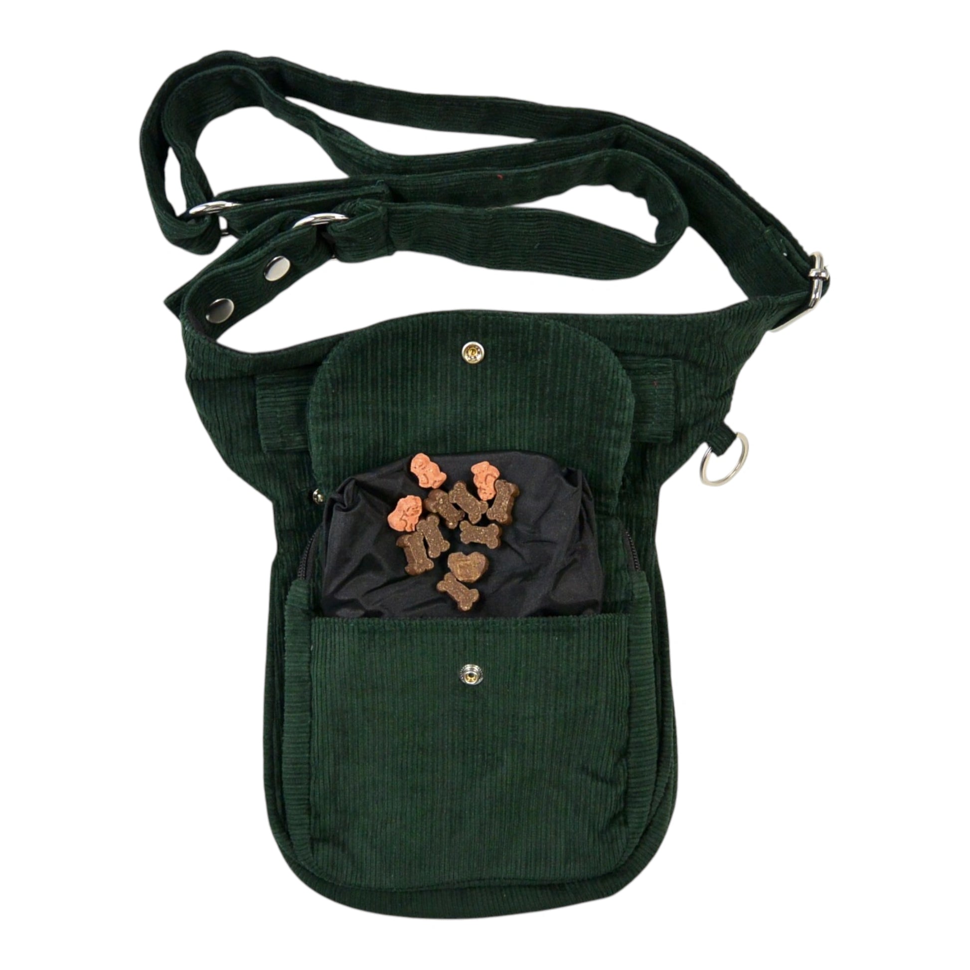 Gassi-Tasche aus Cord Tannengrün. Diese Gürteltasche hat drei Reißverschlussfächer vorne sowie ein Leckerlifach, welches durch einen Überschlag mit Druckknopf verschlossen wird. 
