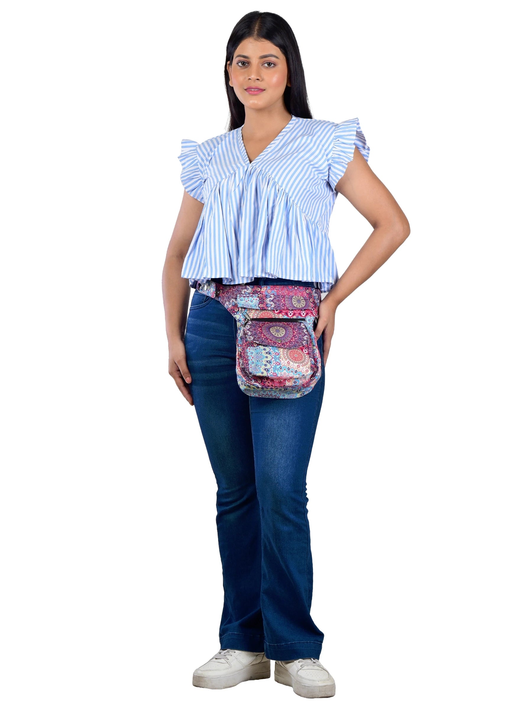 Frau trägt die Tasche als Bauchtasche im bunten Mandala-Design - Super-Hannover 505 Nijens