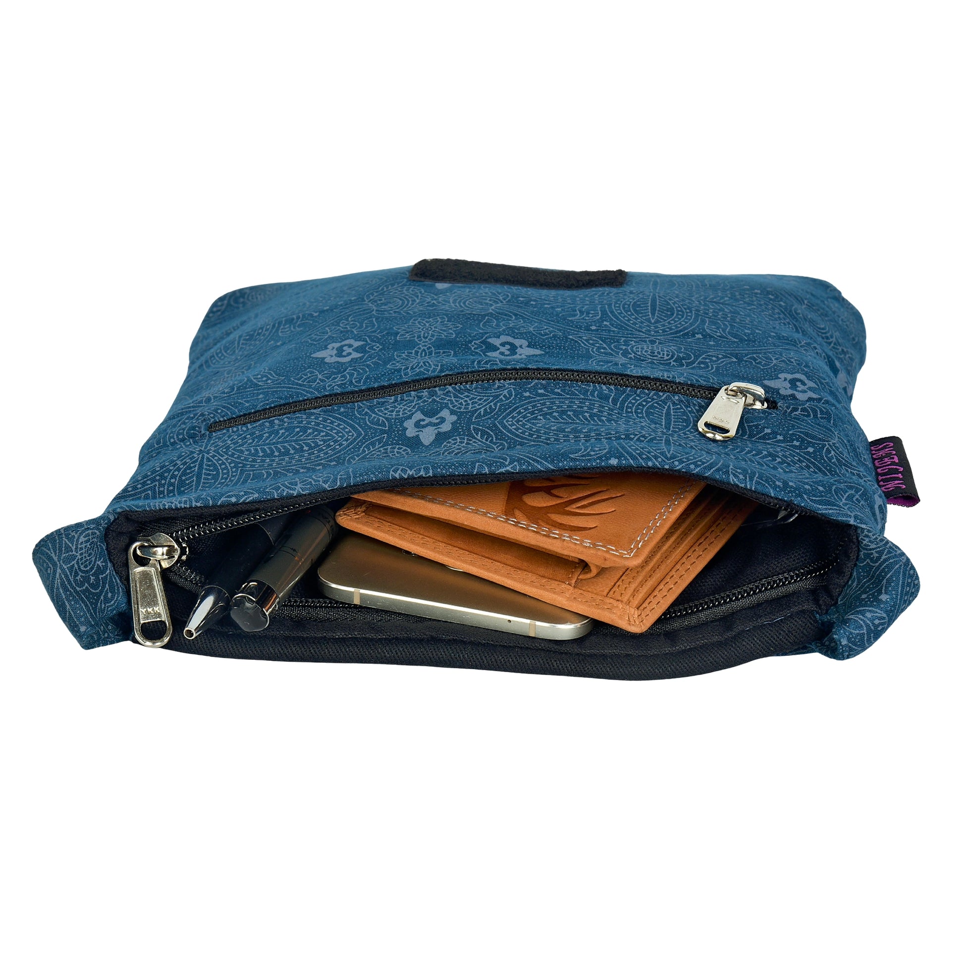 Innenansicht: Kleine Tasche, Umhängetasche aus Baumwolle, Petrol mit floralen Ornamenten. Hauptfach mit integriertem Einsteckfach