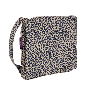 Frontansicht Tasche im Leopardenlook 