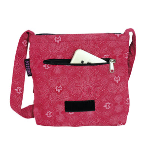 Kleine Tasche – Umhängetasche aus Baumwolle, rot mit weißem Motiv. Ein Hauptfach mit Einsteckfach für das Handy.