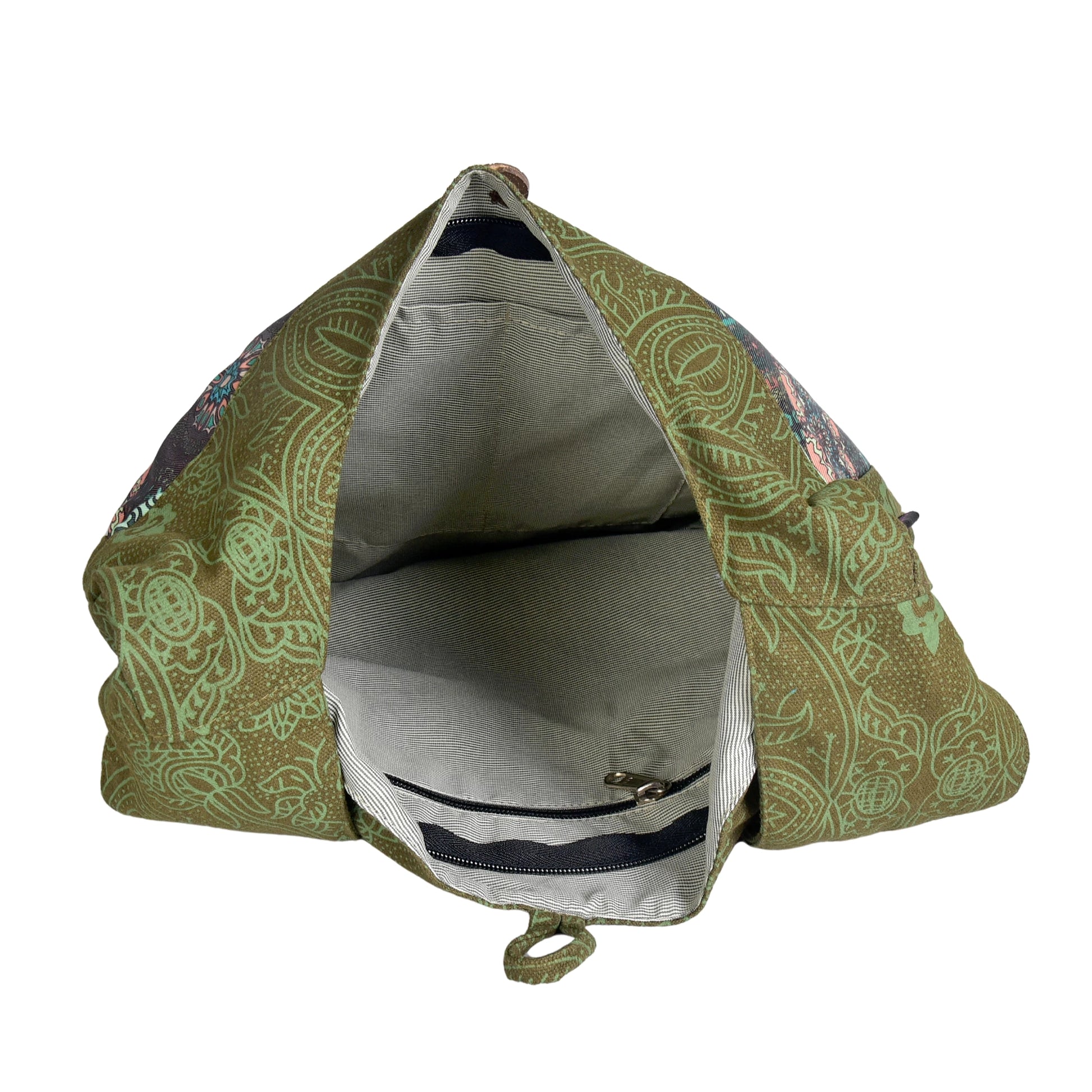 Innenansicht: Nijens Small Shopper in Grün mit farbenfrohem Mandala-Muster, Reißverschlussfach und verstellbarem Schultergurt