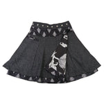 Nijens Tweed-Wenderock in Grau mit schwarzem Bundmuster und kleiner Tasche. Warmer Wickelrock für Winter.