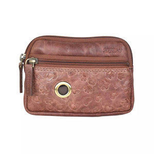 Kleine Beuteltasche aus Leder, Cognac Braun mit Pfoten und Herzprägungen. Sie besitzt ein Reißverschlussfach für Schlüssel, Kleingeld oder Leckerlis und ein kleines Reißverschlussfach mit Metallöse zur Entnahme von Hundekotbeuteln.