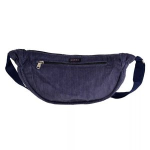 Kleine marineblaue Crossbody-Bag  UmhĂ€ngetasche aus Cordsamt. Hauptfach und Seitenfach auĂen ist mit einem ReiĂverschluss verschlieĂbar.
