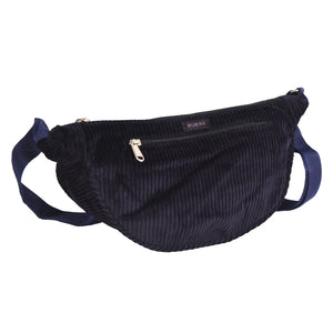 Kleine Crossbody-Bag, Umhängetasche aus Cordsamt Navyblau. Hauptfach und Seitenfach außen ist mit einem Reißverschluss verschließbar.