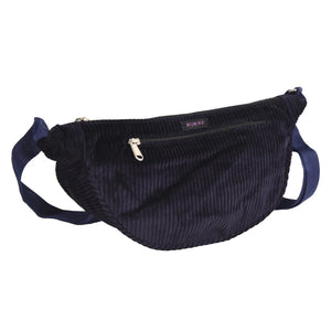 Kleine Crossbody-Bag, UmhĂ€ngetasche aus Cordsamt Navyblau. Hauptfach und Seitenfach auĂen ist mit einem ReiĂverschluss verschlieĂbar.
