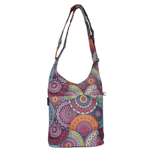 Wende-Umhängetasche aus wasserabweisendem Material im Ethno-Design Bunt.