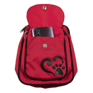 Wasserabweisende Beuteltaschen rot mit Herz- und Pfotenapplikation. Zwei Reißverschlussfäcker und ein Einsteckfach vorne.
