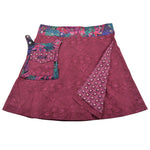 Sommerrock Wenderock Wickelrock Baumwollstoff Magenta mit floralem Muster und abnehmbarer Tasche.