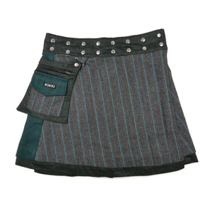 Ein schöner Winterrock aus warmer Wolle in Teal-Grau-Türkis, miit einer doppelten Druckknopfleiste.