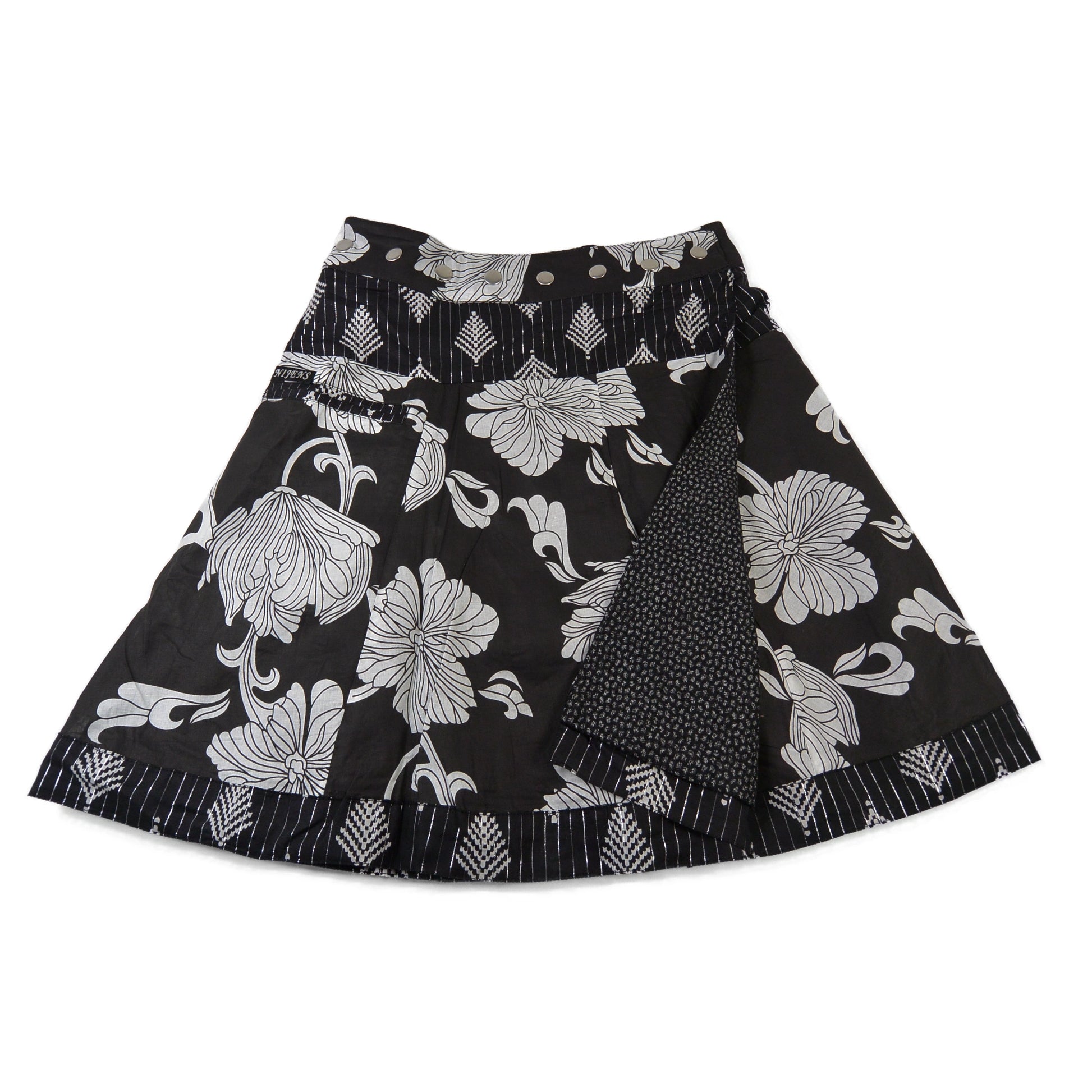 Reversibler Nijens Wenderock aus Tweed in Schwarz mit floralem Muster, geöffnet gezeigt mit sichtbarer Innenseite in Grau.