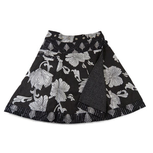 Reversibler Nijens Wenderock aus Tweed in Schwarz mit floralem Muster, geöffnet gezeigt mit sichtbarer Innenseite in Grau.