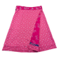 Midi Wenderock, Wickelrock aus Rayonstoff in Pink/Rosa mit Punkten. Umfang ist einstellbar mit einer Druckknopfleiste. Eingrifftasche an der Seite.