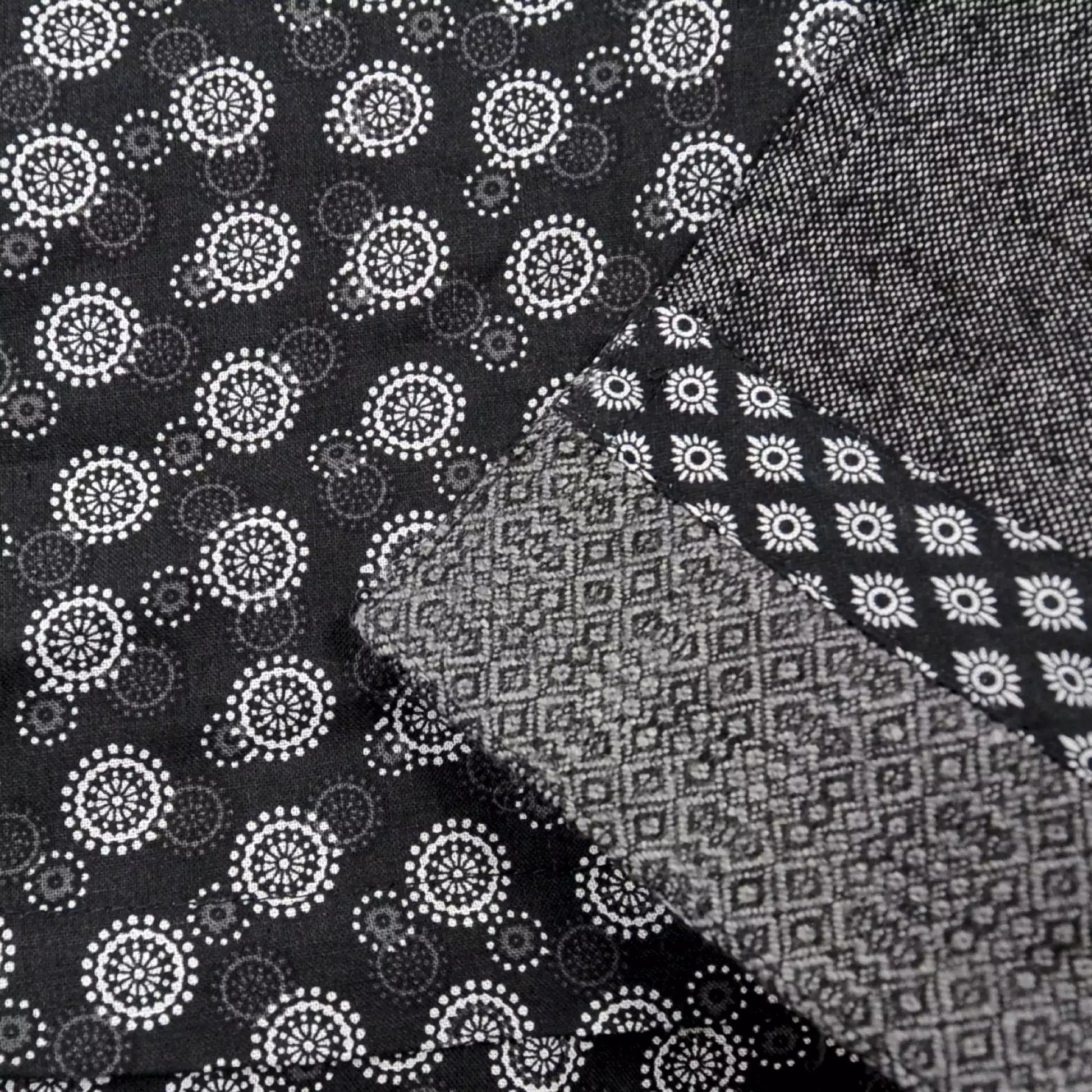 Ein klassischer Wickelrock in leichter A-Form aus Wolle und Baumwolle in Grau