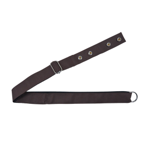 Braun Gürtel aus Polyester. Verschließbar mit zwei Druckknöpfen aus Metall. Stufenlos Größenverstellbar mit Leiterschnalle.
