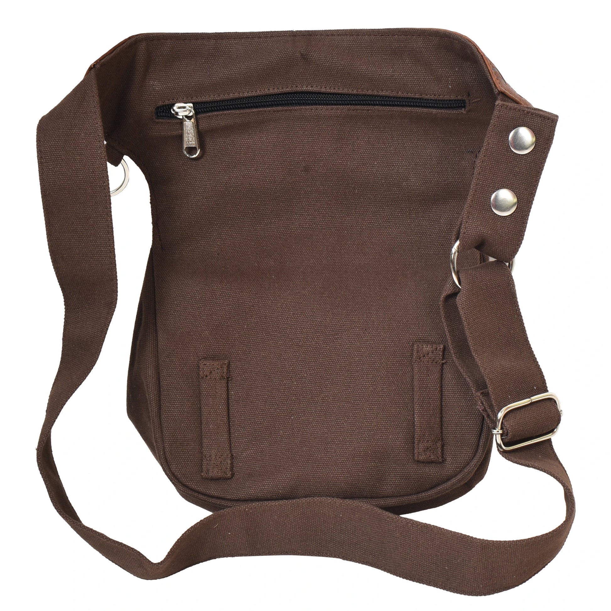 Rückseite der braunen Gassi-Tasche aus echtem Leder mit zwei Schlaufen zur Befestigung eines Beingurts für extra Halt am Oberschenkel. 