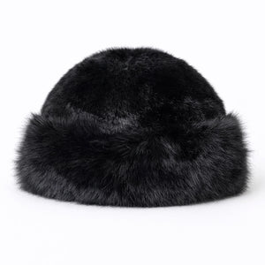 Schwarze Kunstfell-Wintermütze, Frontansicht, runde Form aus weichem Kunstfell
