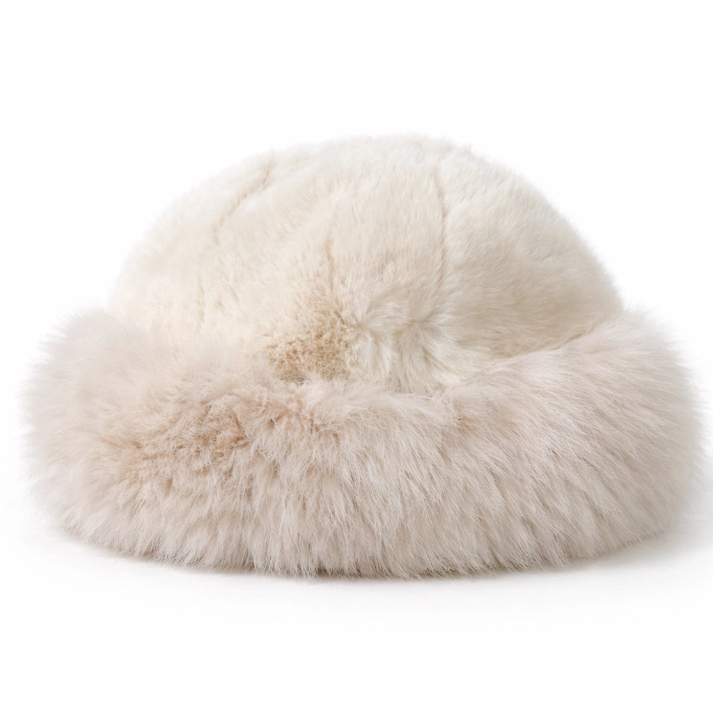 Runde Kunstfell-Wintermütze in Weiß, Frontansicht, weiches flauschiges Kunstfell, One Size