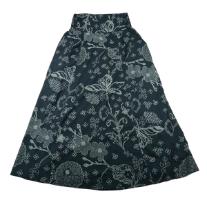 Sommerrock, Maxirock aus Viskose, Nachtblau mit Blumenmotiven. Elastischer Schlupfbund.