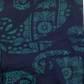 Ausschnitt vom Muster des Sommerrock, Maxirock aus Viskose, dunkelblau mit grünem Paisley. Elastischer Schlupfbund.