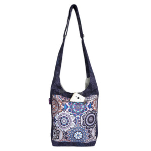 Nijens Small Shopper in Lila mit farbenfrohem Mandala-Muster, Handyfach und verstellbarem Schultergurt.