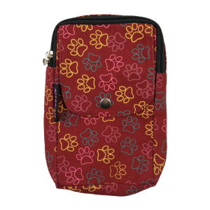Beuteltasche rot mit bunten Pfotenmotiven und zwei Gürtelschlaufen zum Anbringen an Gürtel. Mit einem Reißverschlußfach und einem Einsteckfach vorne, verschließbar mit einem Druckknopf.