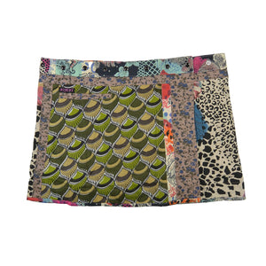 Wenderock aus Baumwolle Grün-Khaki mit kleinem Einsteckfach vorne. Umfang ist einstellbar mit gläsernen Druckknöpfen am Rockbund.