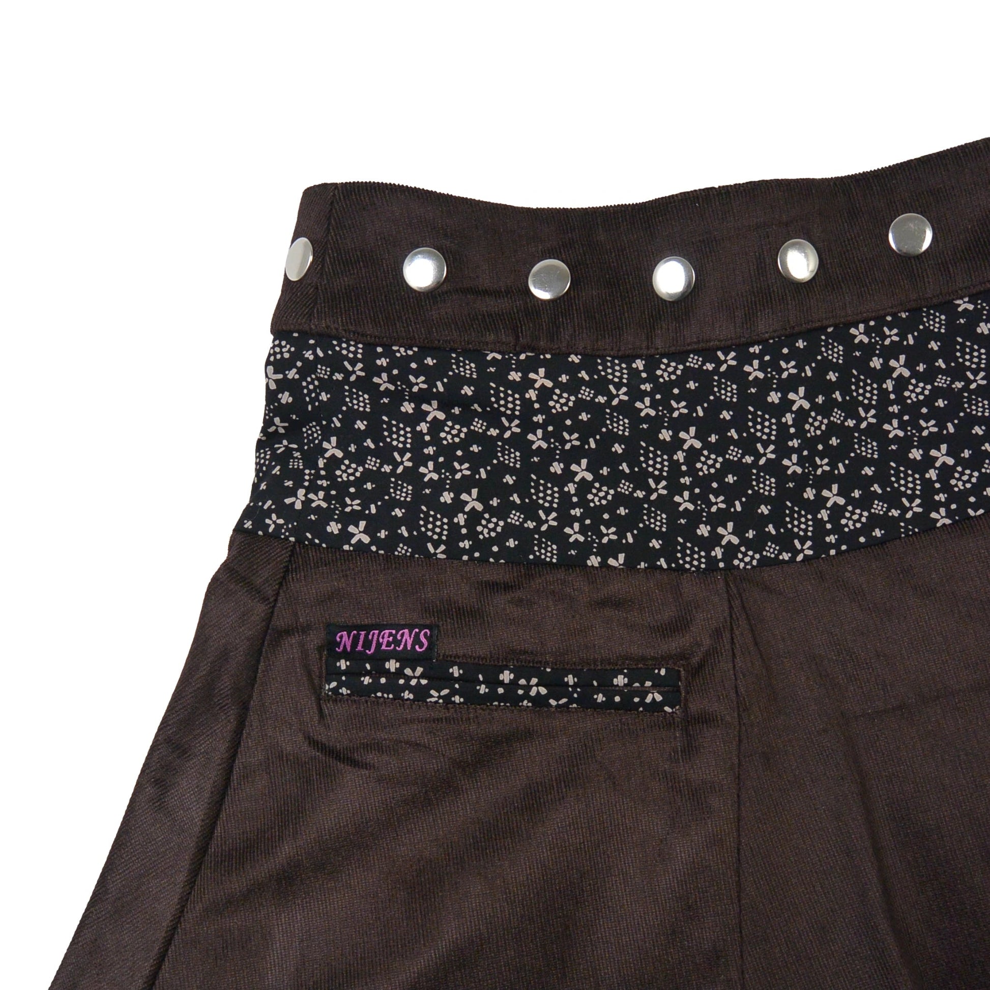 Detailansicht: Winterrock Wenderock Wickelrock Cordrock, Braun mit kleiner Eingrifftasche. Nijens Shop