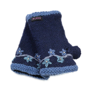 Handstulpen mit Daumen aus Schurwolle Dunkelblau und Hellblau, bestickt mit Blumengirlande. Jede Blume besitzt mittig ein Strasssteinchen.