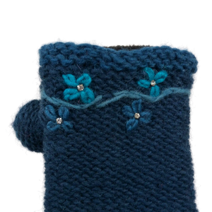 Pulswärmwe, Armstulpen Strick mit Daumen aus Wolle Marineblau bestickt mit Blume und Strasssteinchen.