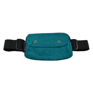 Bauchtasche für den Sport, Türkis und Muster, mit dehnbarem Gurt, zwei Reißverschlussfächern und einem Einsteckfach, verschließbar mit Druckknopf.