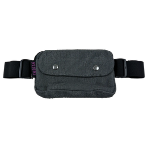 Bauchtasche für den Sport aus Baumwolle, grau und mit dehnbarem Gurt, zwei Reißverschlussfächern und einem Einsteckfach, verschließbar mit Druckknopf.