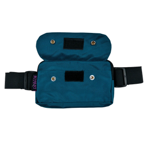 Bauchtasche für den Sport, wasserabweiden, blau und mit dehnbarem Gurt. Einsteckfach vorne. Verschließbar mit Druckknopf.