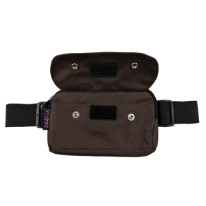 Bauchtasche für den Sport, wasserabweiden, braun und mit dehnbarem Gurt. Einsteckfach vorne. Verschließbar mit Druckknopf.