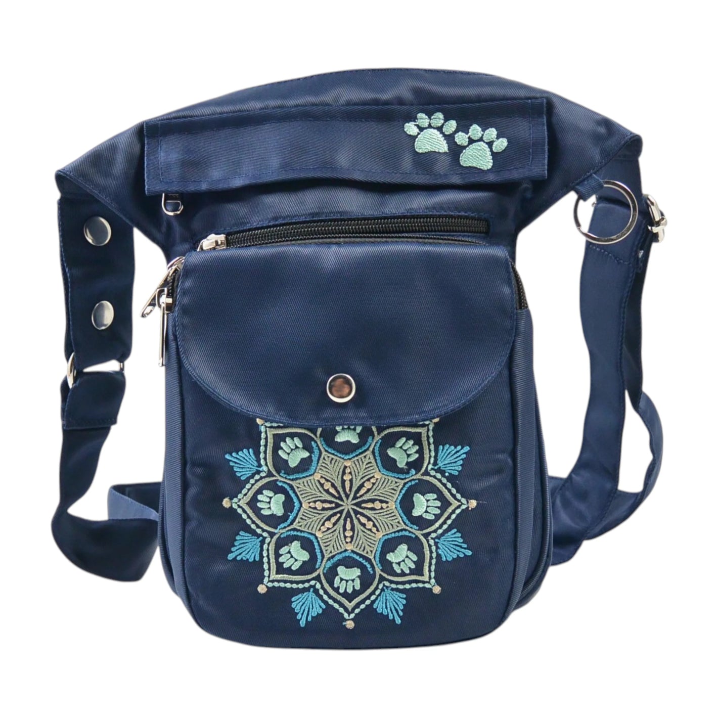 Gassi-Tasche, Bauchtasche und Gürteltasche aus wasserabweisendem Nylonstoff in Dunkelblau mit Pfoten-Mandalastickerei.